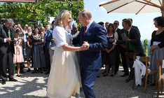 Глава МИД Австрии рассказала, как Путин попал на ее свадьбу
