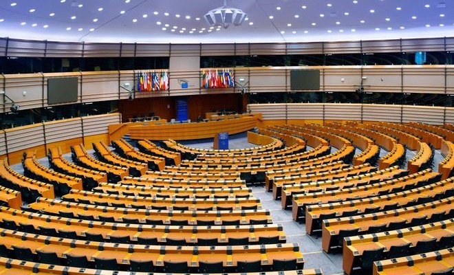 Европарламент намерен защитить Украину от России