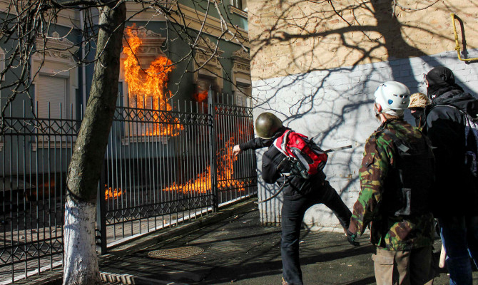 В пожаре в офисе Партии регионов погиб мужчина