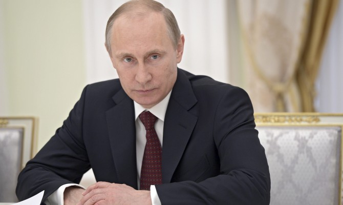 Путин попросил пророссийских активистов перенести референдум