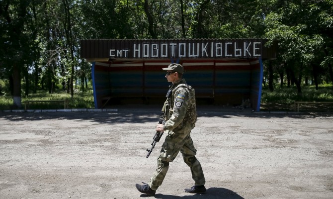 В результате обстрела Новотошковского один военный погиб, трое ранены