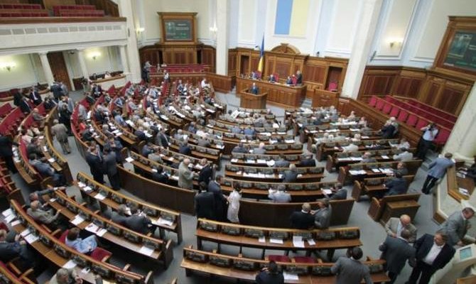 Рада приняла закон об эксперименте по финансированию ремонта ряда дорог за счет таможенных платежей