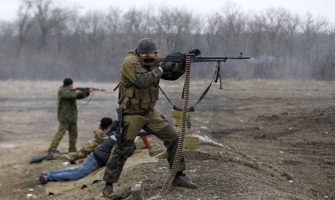 Боевики обстреляли шахту под Донецком, погиб украинский военный