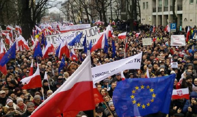 В Польше возобновились протесты