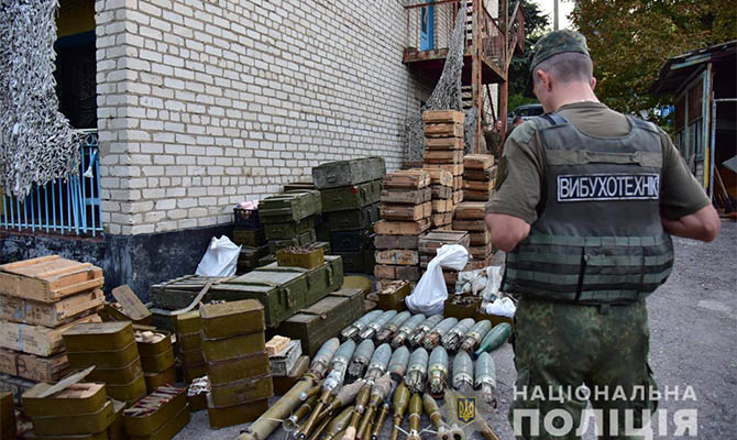 Три добровольческие подразделения сдали оружие полиции