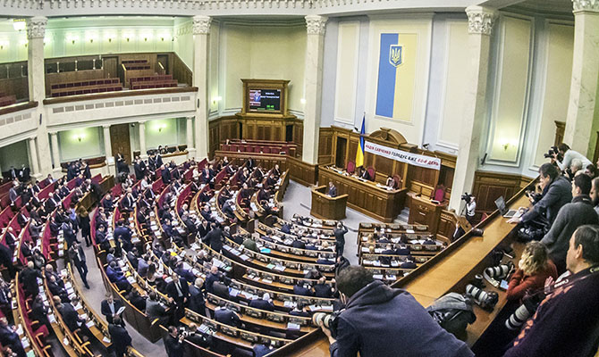 Во вторник Рада проведет внеочередную сессию